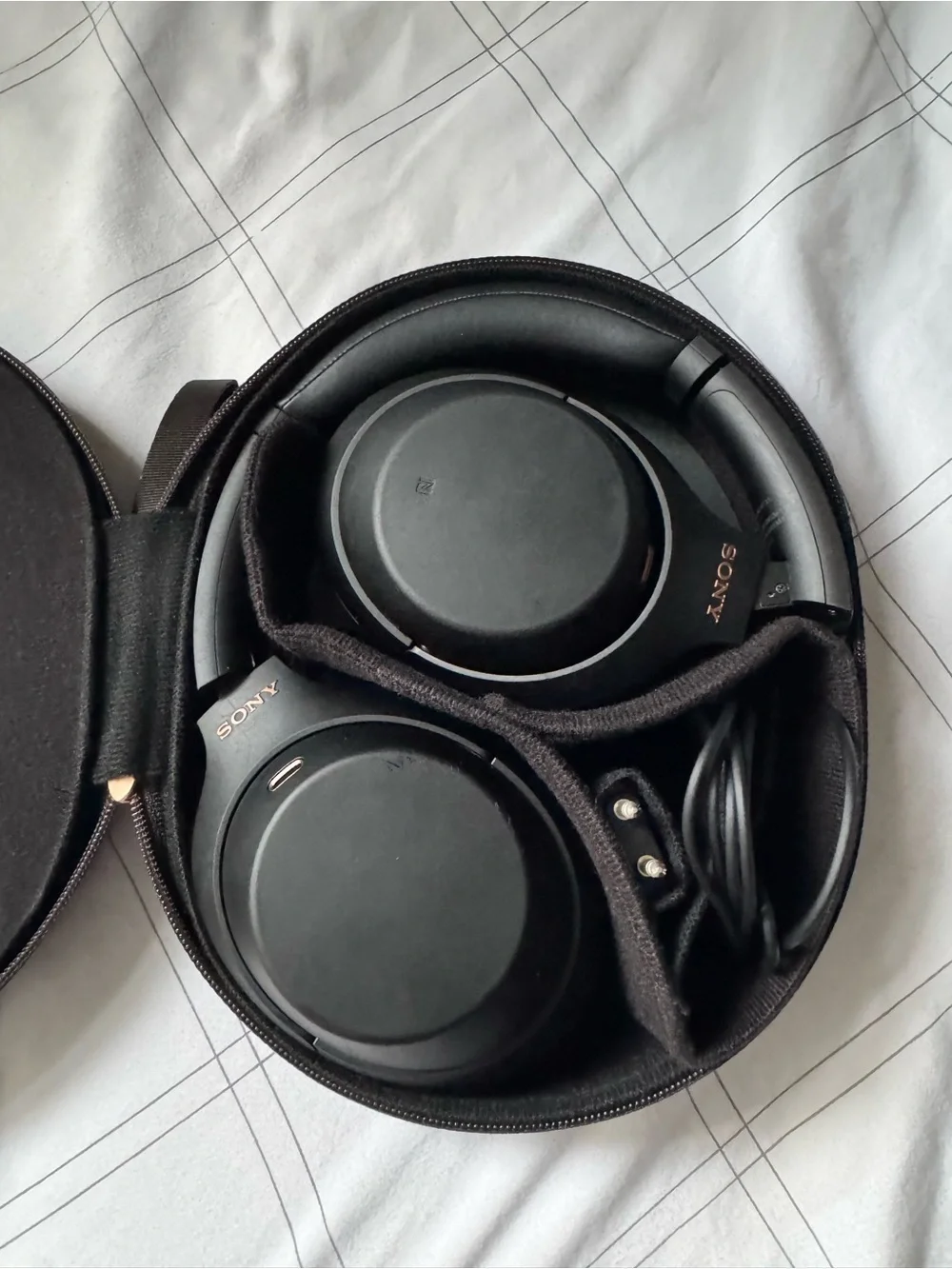 Sony - WH-1000XM4 Wireless Noise-Cancelling Over-the-Ear Headphones - Black